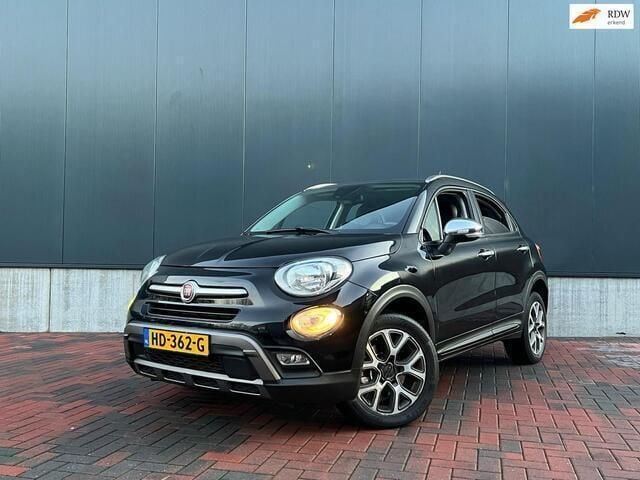 Zwart, metallic lak Gebruikt 2015 Fiat 500X Cross SUV | € 9.998 - Afbeelding 1/4
