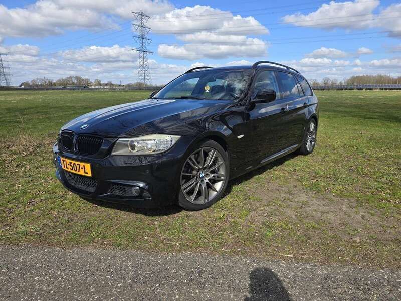 Zwart Gebruikt 2010 BMW 330 Executive Stationwagen | € 11.500 (Super prijs) - Afbeelding 1/4