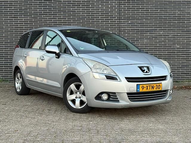 Grijs Gebruikt 2011 Peugeot 5008 MPV | € 3.150 - Afbeelding 1/4