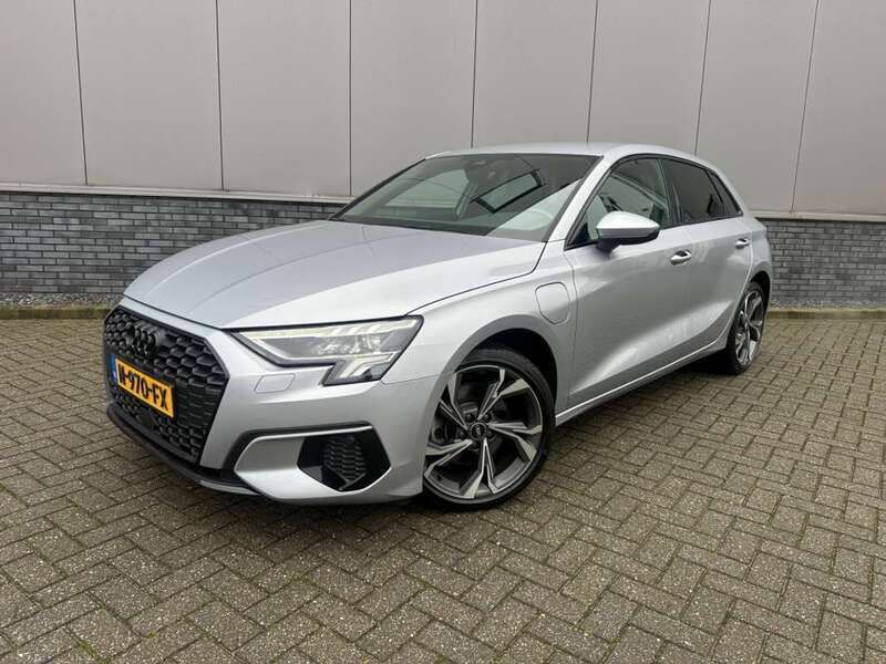 Grijs Gebruikt 2021 Audi A3 e-tron Business Hatchback | € 24.999 (Iets duurder) - Afbeelding 1/4