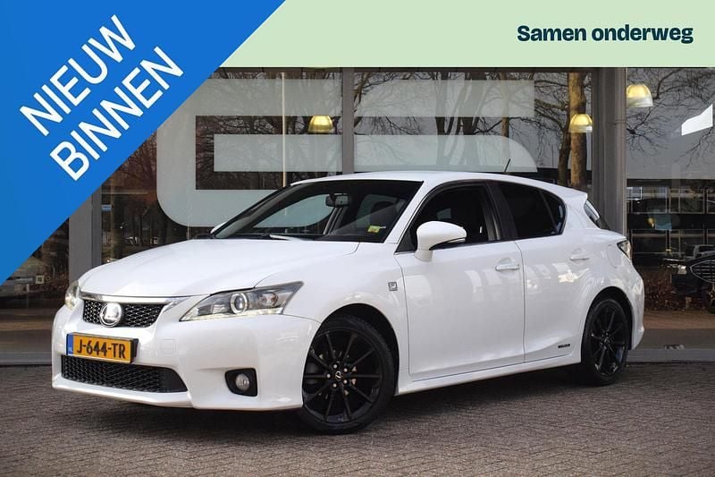 Wit Occasion 2020 Lexus CT200h Business Edition Hatchback | € 16.398 (Goede deal) - Afbeelding 1/4