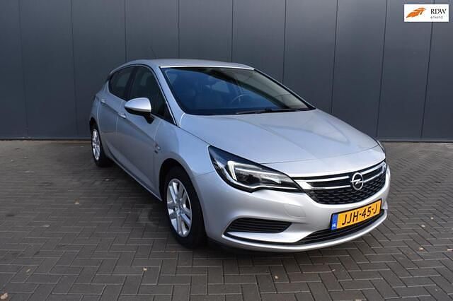 Grijs Gebruikt 2019 Opel Astra Edition Hatchback | € 8.950 (Eerlijke prijs) - Afbeelding 1/4