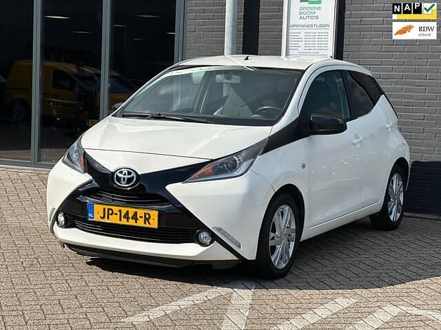 Wit Gebruikt 2016 Toyota Aygo Sport Hatchback | € 6.499 (Eerlijke prijs) - Afbeelding 1/4
