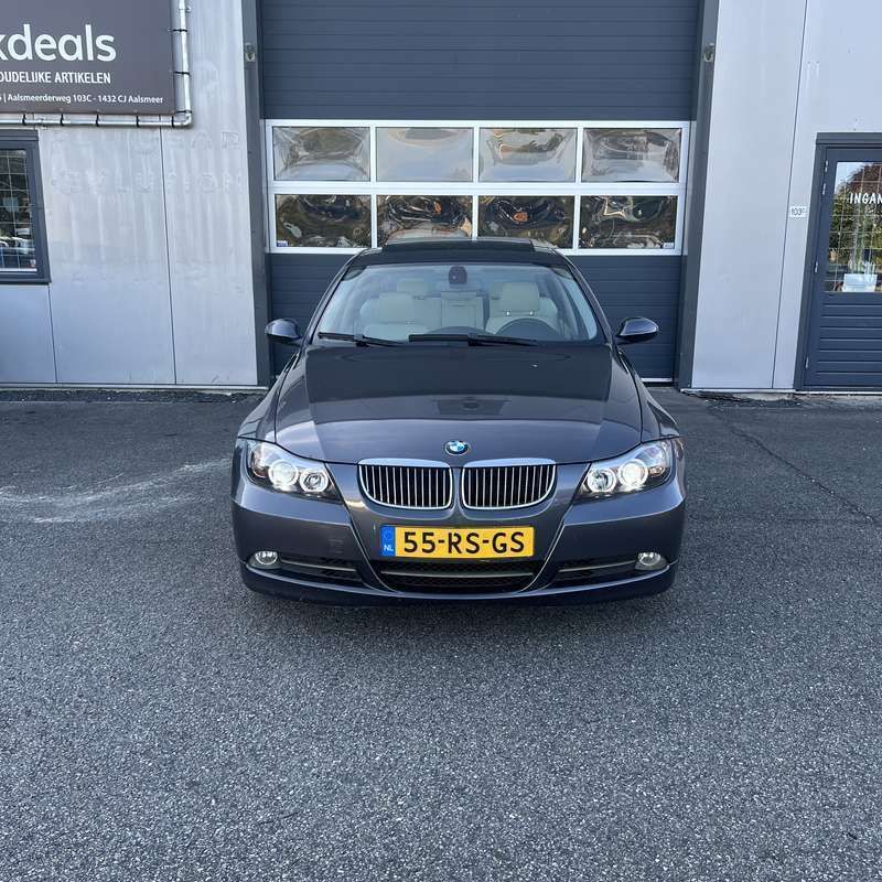 Grijs Gebruikt 2005 BMW 325 Sedan | € 3.950 (Duur) - Afbeelding 1/4