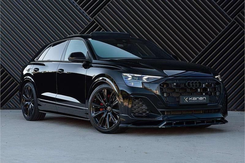Zwart Occasion 2025 Audi Q8 Competition SUV | € 119.900 - Afbeelding 1/4