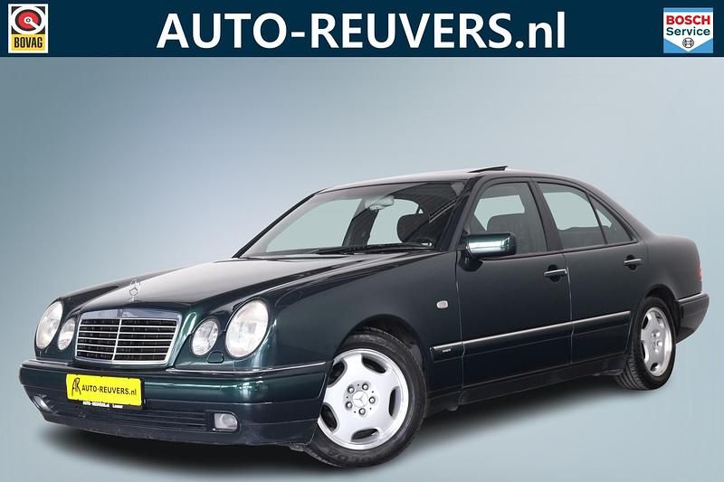 Groen Gebruikt 1996 Mercedes E230 Avantgarde Sedan | € 8.750 - Afbeelding 1/4