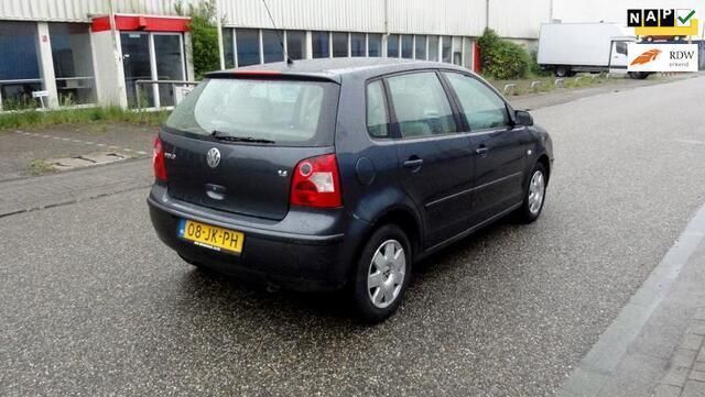 Blauw Gebruikt 2002 VW Polo Highline Hatchback | € 1.550 (Eerlijke prijs) - Afbeelding 1/4