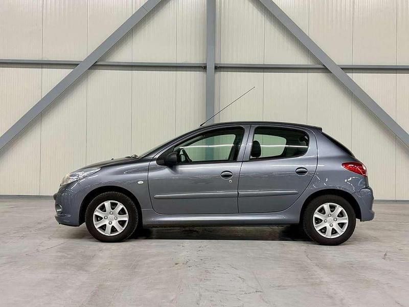 Grijs Gebruikt 2009 Peugeot 206+ Hatchback | € 3.750 (Iets duurder) - Afbeelding 1/4
