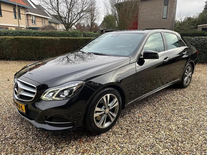 Zwart Gebruikt 2015 Mercedes E250 Avantgarde Sedan | € 17.975 - Afbeelding 1/4