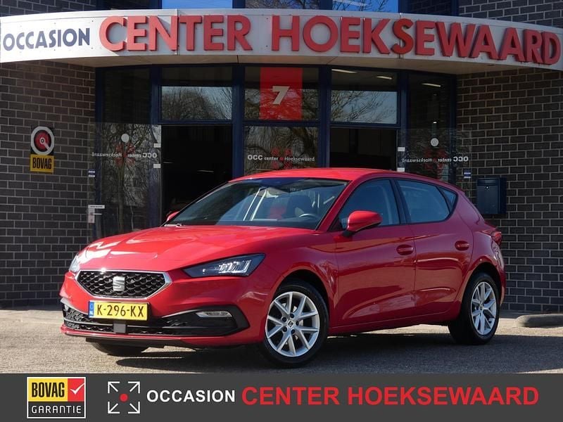 Rood Occasion 2021 Seat Leon Business Hatchback | € 12.885 (Goede deal) - Afbeelding 1/4