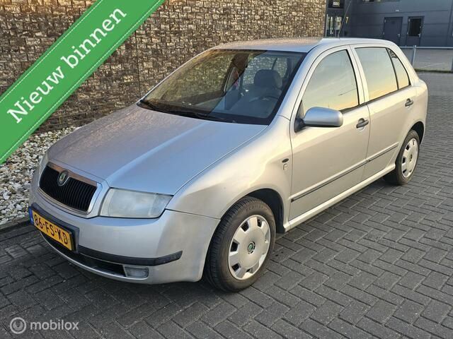 Grijs Gebruikt 2000 Skoda Fabia Comfort Hatchback | € 1.250 (Iets duurder) - Afbeelding 1/4