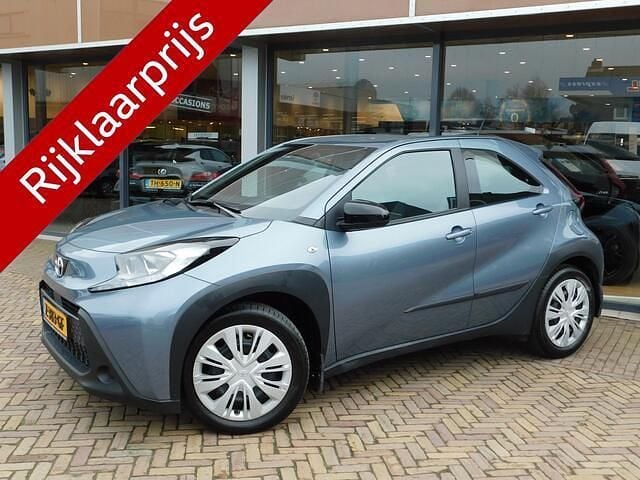 Grijs Occasion 2024 Toyota Aygo X Play SUV | € 16.900 (Goede deal) - Afbeelding 1/4