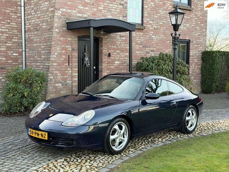 Blauw Occasion 1998 Porsche 911 Carrera Coupé | € 23.900 (Eerlijke prijs) - Afbeelding 1/4
