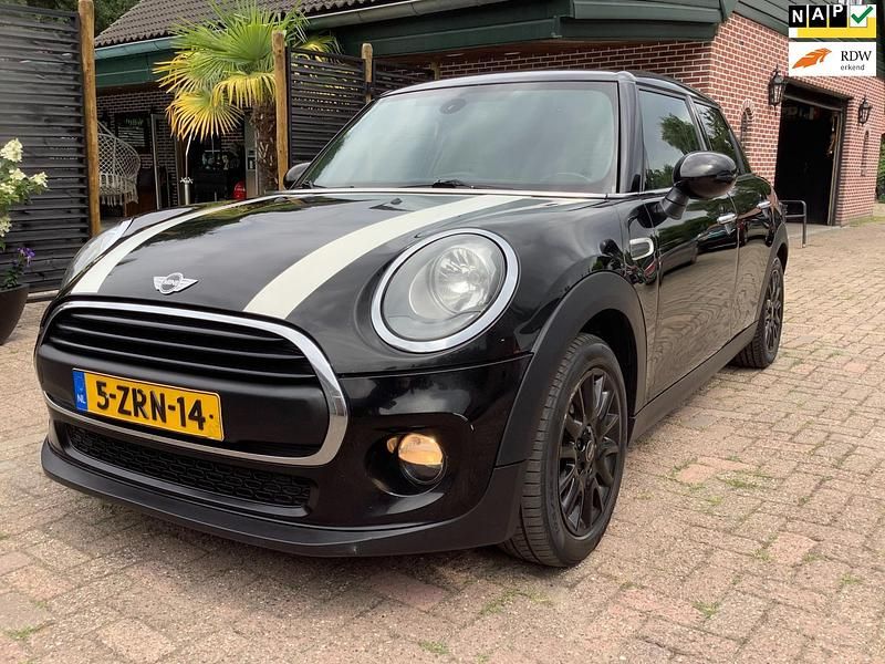 Zwart Gebruikt 2015 Mini One D Business Hatchback | € 6.480 - Afbeelding 1/4