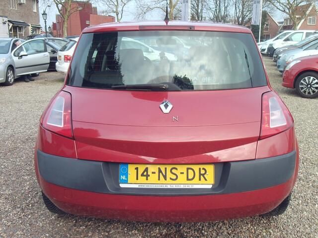 Occasion Renault Mégane II Expression 113 PK (83 kW) 2004 Rood Hatchback
