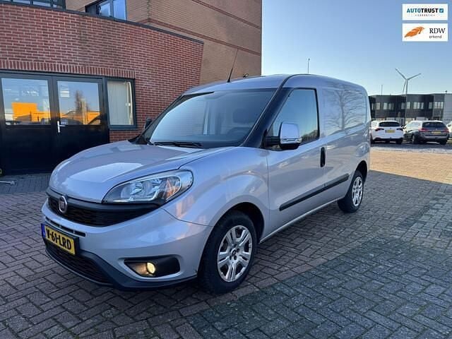 Grijs (metallic) Gebruikt 2016 Fiat Doblò MPV | € 5.750 (Super prijs) - Afbeelding 1/4