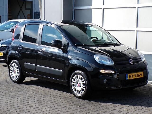 Zwart Gebruikt 2016 Fiat Panda Lounge Hatchback | € 6.950 (Eerlijke prijs) - Afbeelding 1/4