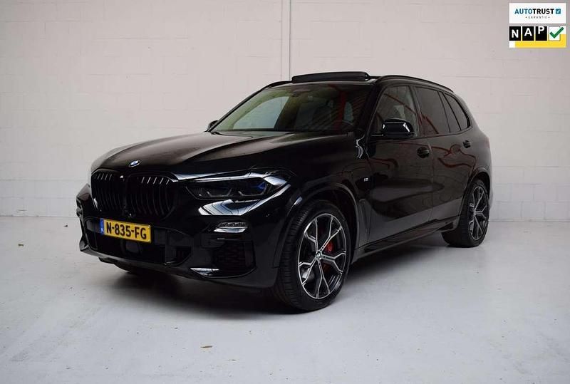 Zwart (metallic) Gebruikt 2021 BMW X5 M Sport SUV | € 54.945 (Super prijs) - Afbeelding 1/4