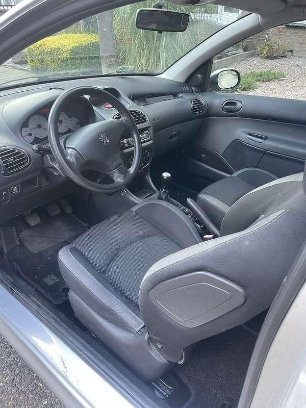 Grijs Gebruikt 2005 Peugeot 206 Hatchback | € 850 (Goede deal) - Afbeelding 1/4