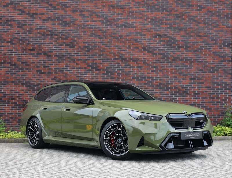 Groen Gebruikt 2025 BMW M5 Comfort Edition Stationwagen | € 159.950 - Afbeelding 1/4