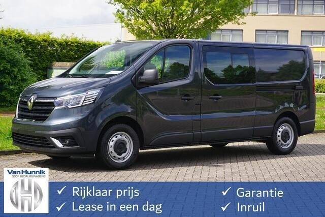 Grijs Gebruikt 2023 Renault Trafic Luxe MPV | € 35.850 (Iets duurder) - Afbeelding 1/4