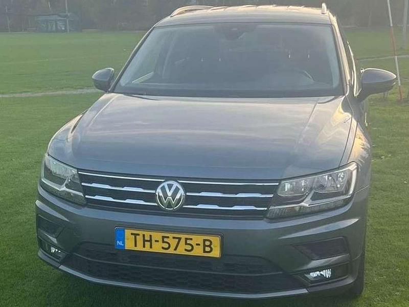 Grijs Gebruikt 2018 VW Tiguan SUV | € 24.500 (Eerlijke prijs) - Afbeelding 1/4