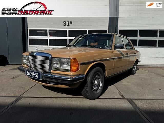 Beige Occasion 1976 Mercedes 280 Sedan | € 8.995 - Afbeelding 1/4