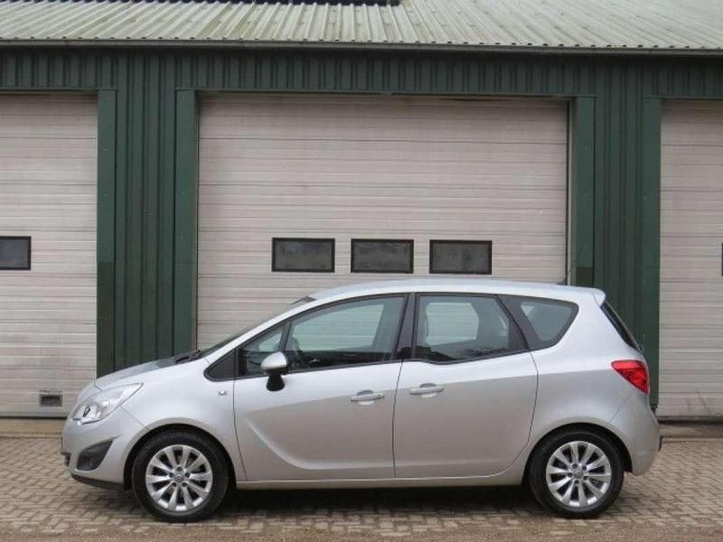 Grijs, metallic lak Gebruikt 2012 Opel Meriva MPV | € 5.950 - Afbeelding 1/4