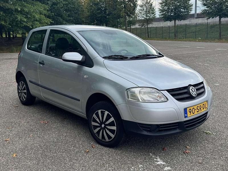 Zilver Gebruikt 2006 VW Fox Trendline Hatchback | € 1.995 (Eerlijke prijs) - Afbeelding 1/4