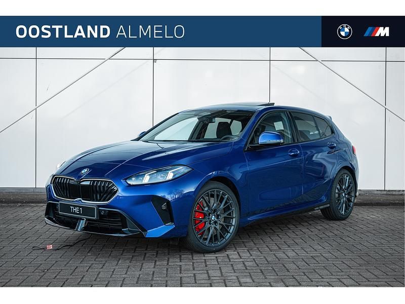 Nieuw BMW 120 Executive 2026 Blauw Hatchback