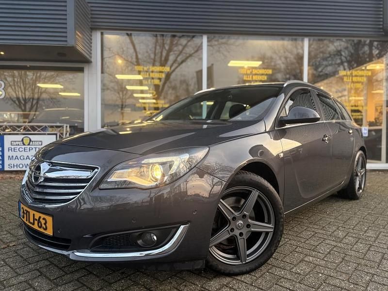 Grijs (metallic) Occasion 2014 Opel Insignia Edition Stationwagen | € 11.850 (Eerlijke prijs) - Afbeelding 1/4