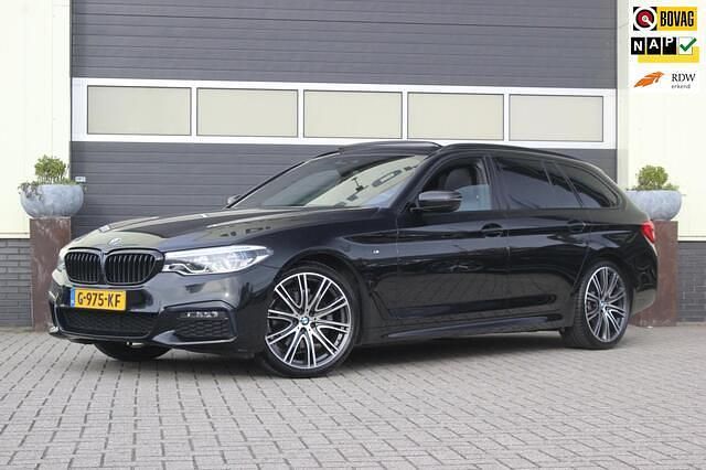 Zwart Gebruikt 2019 BMW 520 Executive Stationwagen | € 29.900 (Iets duurder) - Afbeelding 1/4