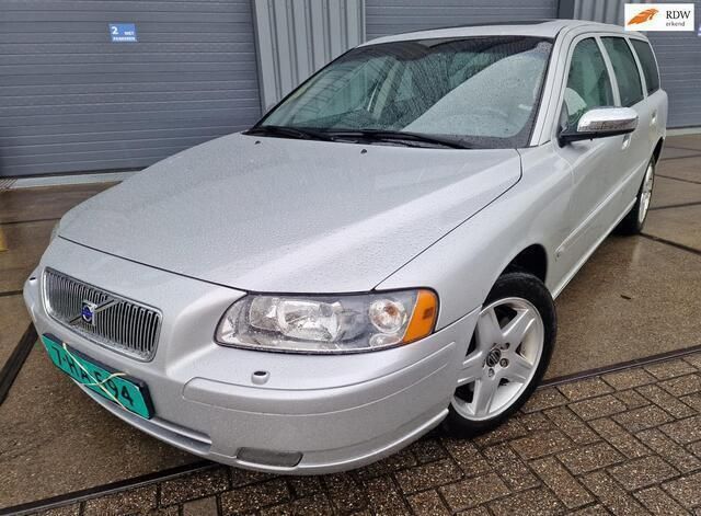 Zilver Gebruikt 2006 Volvo V70 Momentum Stationwagen | € 8.410 (Eerlijke prijs) - Afbeelding 1/4