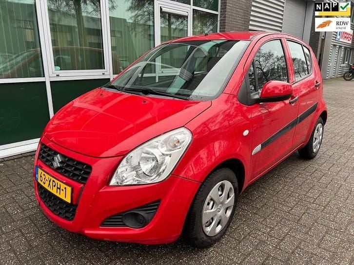 Rood Occasion 2012 Suzuki Splash Hatchback | € 3.750 (Goede deal) - Afbeelding 1/4