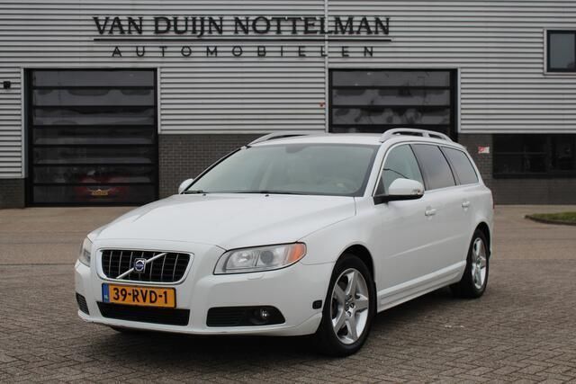Wit Gebruikt 2009 Volvo V70 Summum Stationwagen | € 12.950 (Duur) - Afbeelding 1/4