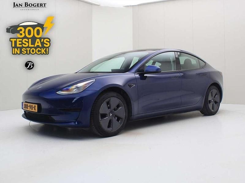 Blauw, metallic lak Gebruikt 2021 Tesla Model 3 Standard Range Sedan | € 25.900 (Eerlijke prijs) - Afbeelding 1/4