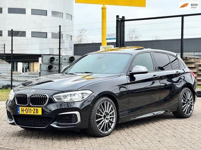 Zwart Gebruikt 2016 BMW M140 Executive Hatchback | € 29.950 (Iets duurder) - Afbeelding 1/4