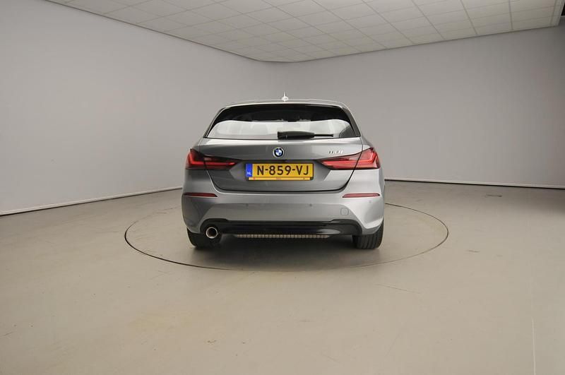 Occasion BMW 118 Executive 136 PK (100 kW) 2022 Grijs Hatchback
