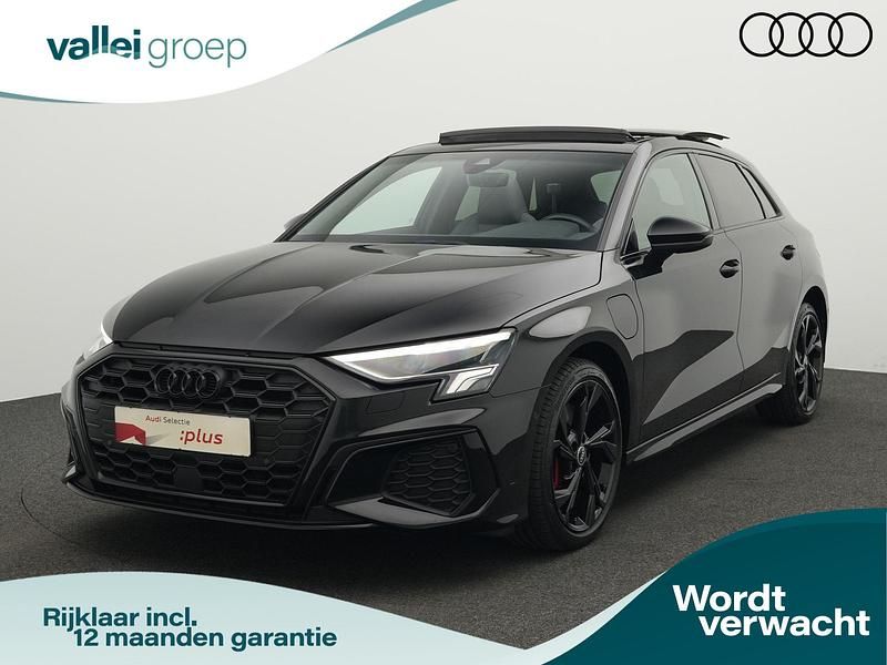 Zwart Gebruikt 2021 Audi A3 Sportback e-tron S-Line Sedan | € 33.900 (Eerlijke prijs) - Afbeelding 1/4