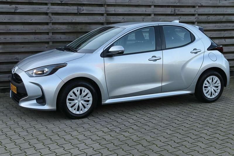Occasion Toyota Yaris Hybrid Active 2022 Grijs Hatchback