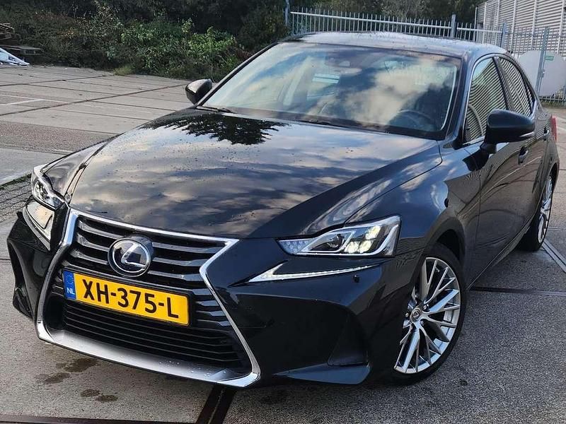 Zwart Gebruikt 2018 Lexus IS300 Sedan | € 27.999 - Afbeelding 1/4