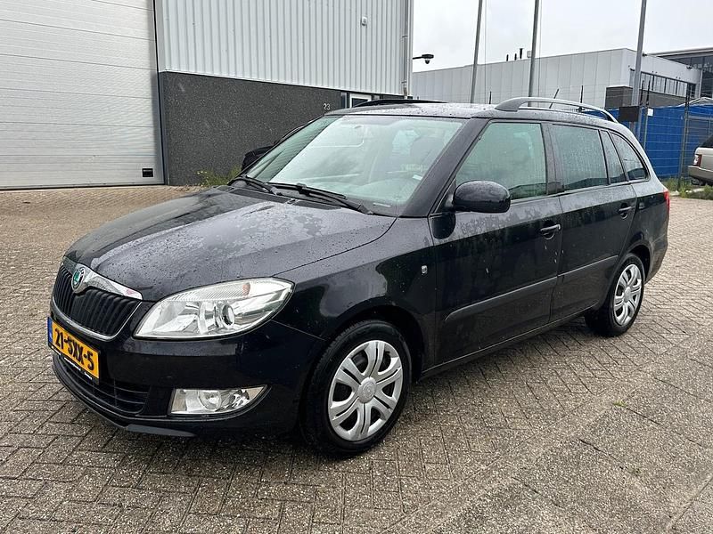 Zwart Gebruikt 2012 Skoda Fabia Ambition Stationwagen | € 1.750 (Super prijs) - Afbeelding 1/4