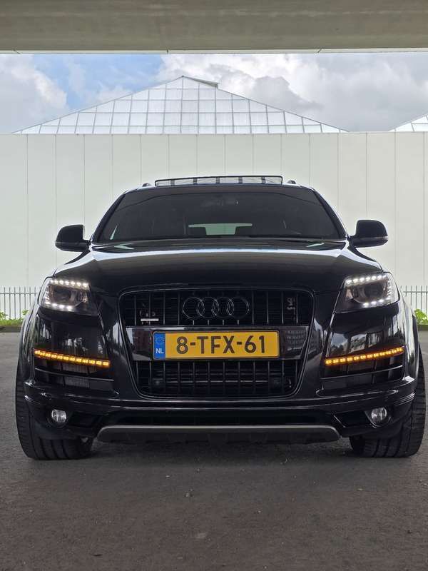 Zwart Gebruikt 2010 Audi Q7 SUV | € 22.500 (Eerlijke prijs) - Afbeelding 1/4