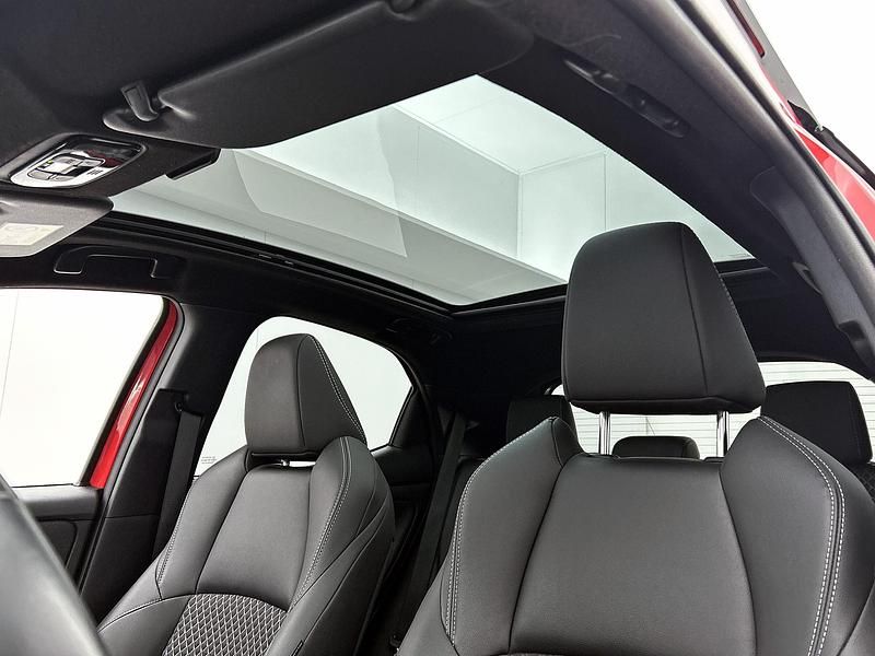 Occasion Toyota Yaris Hybrid Executive 117 PK (86 kW) 2023 Rood Hatchback