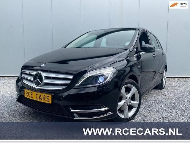 Zwart Gebruikt 2012 Mercedes B180 MPV | € 13.750 (Eerlijke prijs) - Afbeelding 1/4
