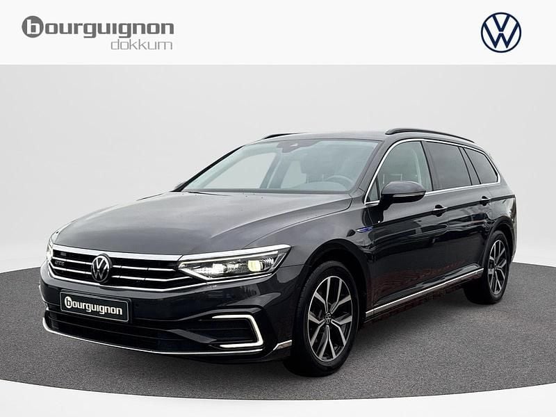 Grijs Gebruikt 2022 VW Passat Business Stationwagen | € 23.750 (Goede deal) - Afbeelding 1/3