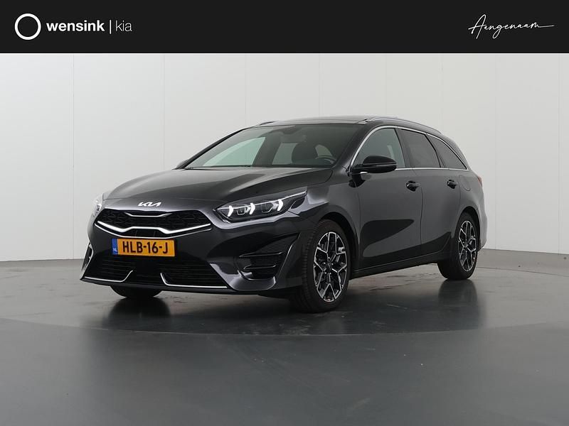 Zwart Gebruikt 2025 Kia Ceed GT-Line Hatchback | € 32.935 (Iets duurder) - Afbeelding 1/4