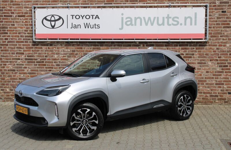 Grijs Gebruikt 2023 Toyota Yaris Cross X-plore SUV | € 31.950 (Iets duurder) - Afbeelding 1/4