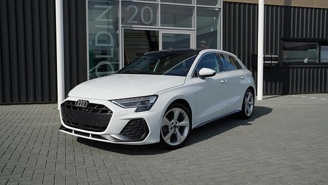 Wit Gebruikt 2024 Audi A3 Sportback Comfort Hatchback | € 43.500 (Duur) - Afbeelding 1/4