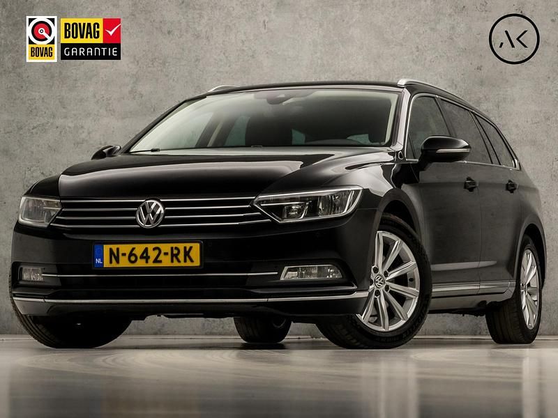 Zwart Occasion 2017 VW Passat Highline Stationwagen | € 18.945 (Iets duurder) - Afbeelding 1/4